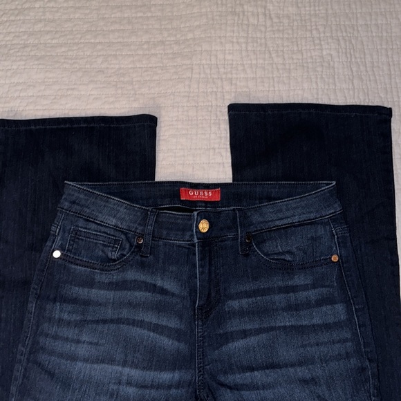 Guess women’s flare jeans size 28 - Picture 2 of 3